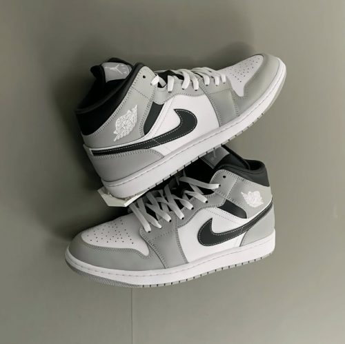 Adjustable Wall Mounted Shoe Display - Image 2